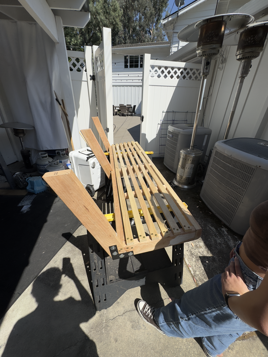 Assembling the backrest of the bench.